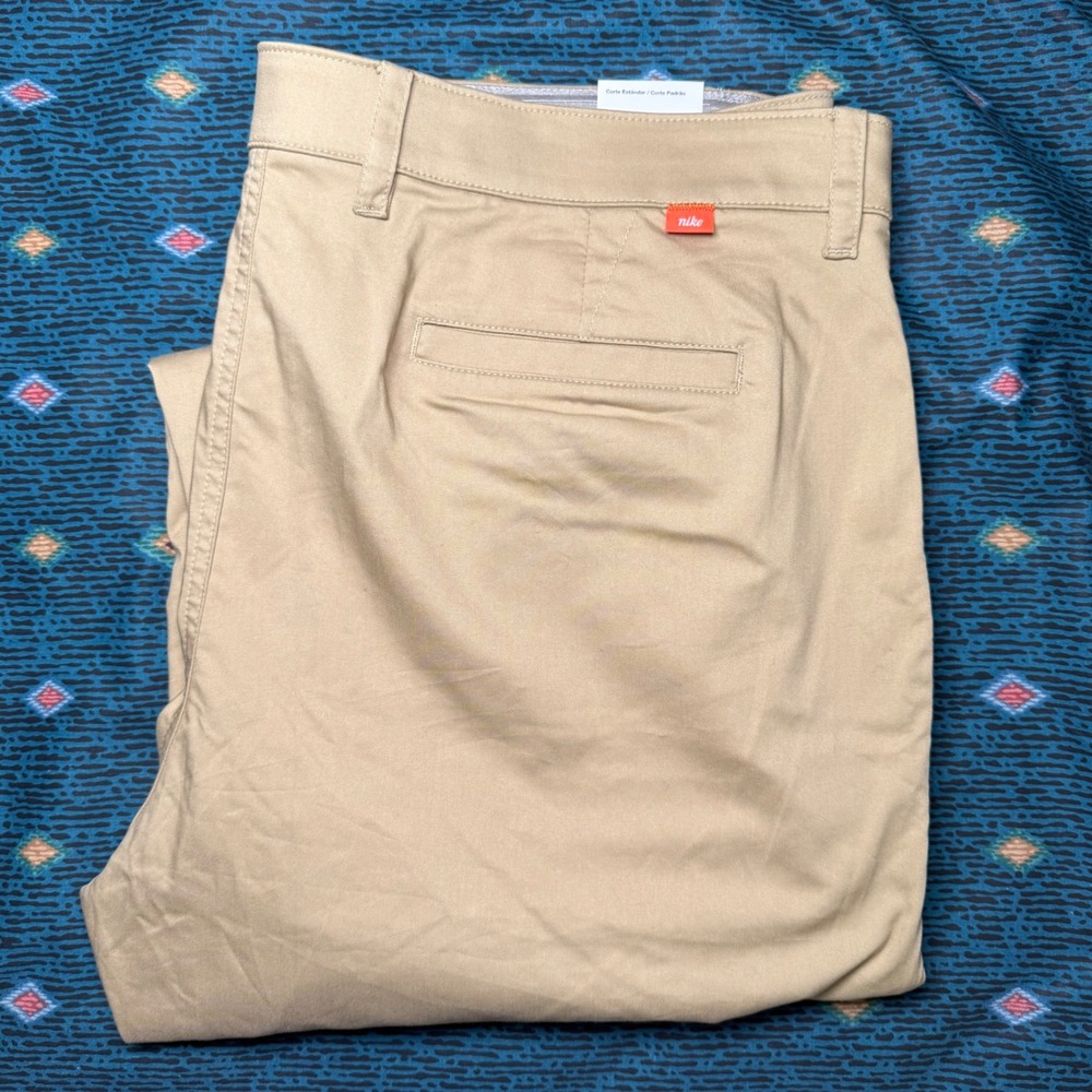 Nike Dri-FIT Chino Pants Mens 42/32 (44/29) Khaki Tan Standard Fit Golf NKN2-2FE
